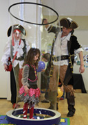 Пираты погружают именинников в гигантский мыльный пузырь